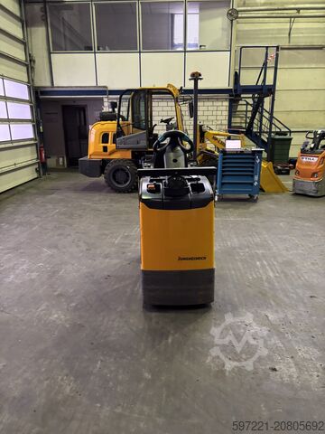 Tažné tahače Jungheinrich EZS 130