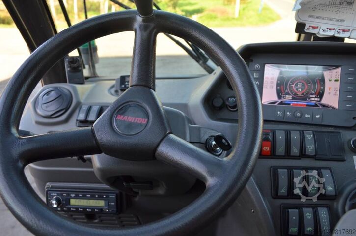 Teleszkópos rakodó Manitou MRT 2550
