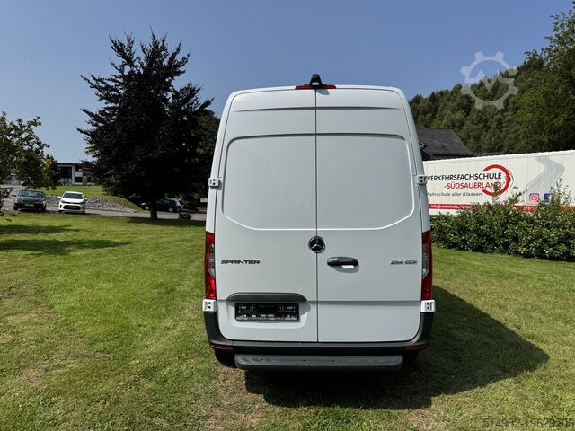 Fourgonnette Mercedes-Benz Sprinter III 214 L2H2