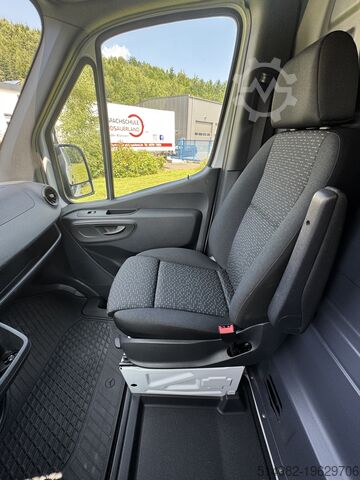 Fourgonnette Mercedes-Benz Sprinter III 214 L2H2