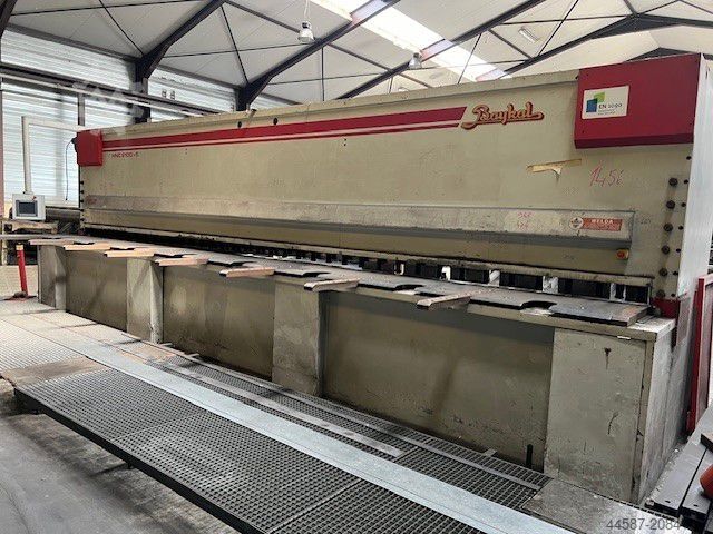 Hydraulic guillotine shear Baykal HNC 8100/6