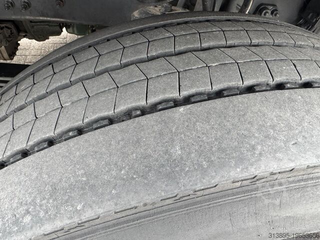 Kraanwagen Volvo FH 6x2 HMF 2820 K5, NCH Cable system Like New !