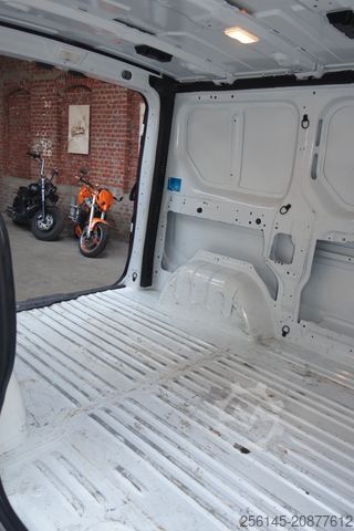 Minibus RENAULT Trafic Kasten L1H1 Tüv Neu 1Hand Klima Tempomat