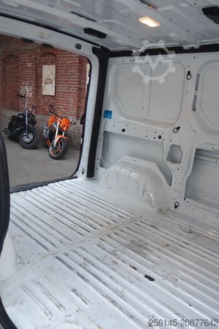 Bestelwagen RENAULT Trafic Kasten L1H1 Tüv Neu 1Hand Klima Tempomat