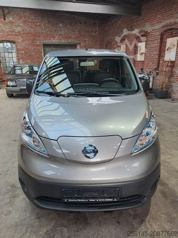 Minibusz NISSAN e-NV200 TüvNeu Sitzh. Kamera AHK Klima 40kWh