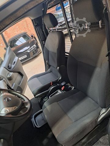 Minibusz NISSAN e-NV200 TüvNeu Sitzh. Kamera AHK Klima 40kWh