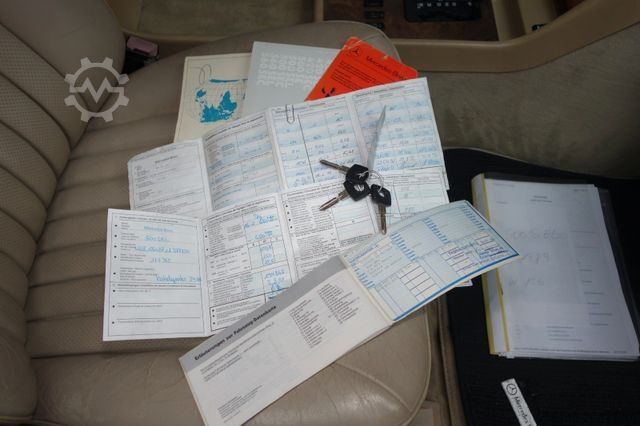 Fourgon MERCEDES-BENZ SEL 500 W126 Schiebdach Leder Langversion TüvNeu