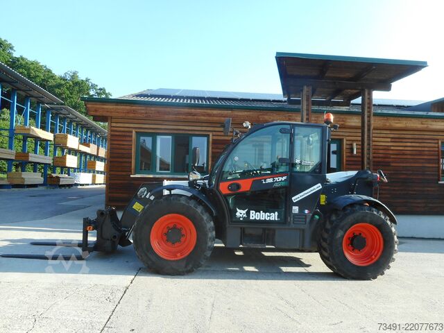 Teleskopický nakladač Bobcat TL 38.70HF AGRI