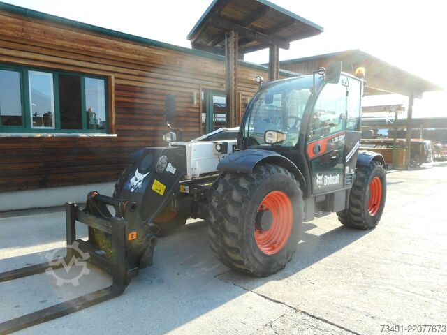 Teleskopický nakladač Bobcat TL 38.70HF AGRI