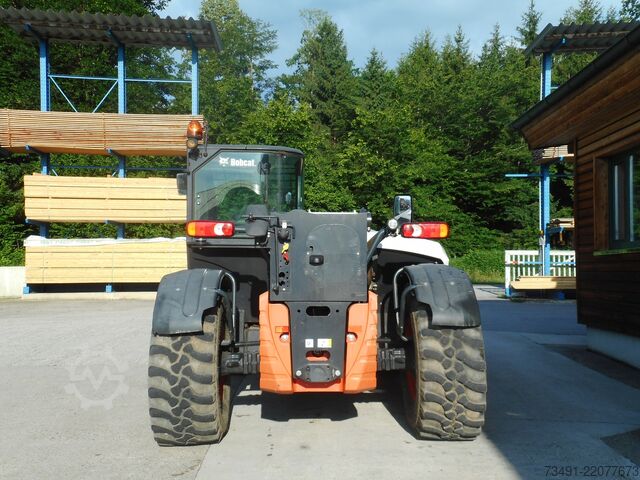 Teleskopický nakladač Bobcat TL 38.70HF AGRI