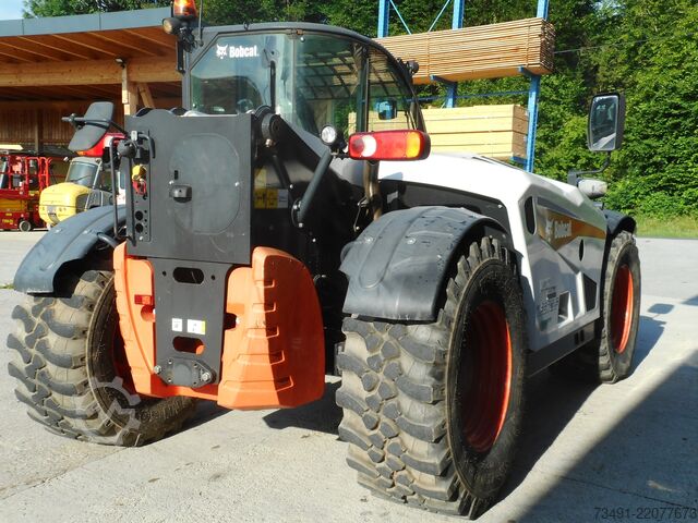 Teleskopický nakladač Bobcat TL 38.70HF AGRI