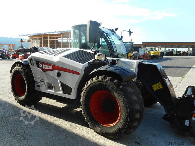 Teleskopický nakladač Bobcat TL 38.70HF AGRI
