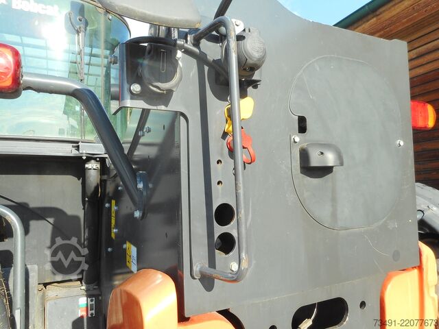 Teleskopický nakladač Bobcat TL 38.70HF AGRI