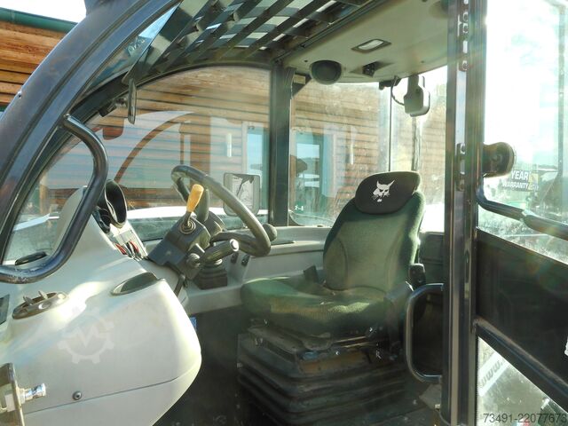 Teleskopický nakladač Bobcat TL 38.70HF AGRI