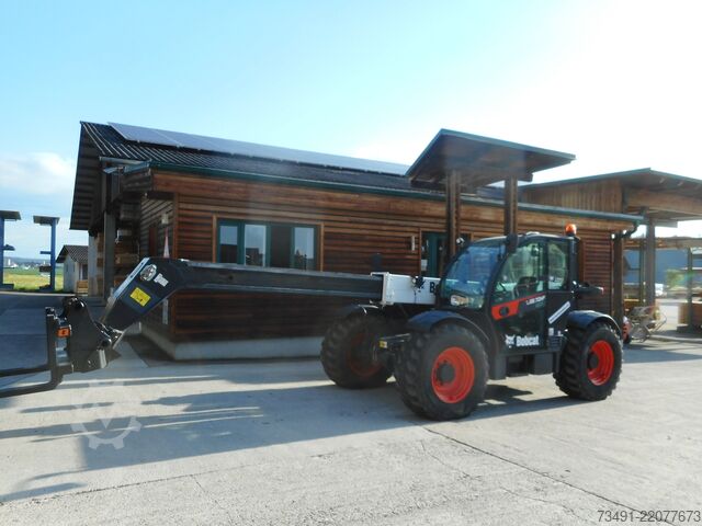 Teleskopický nakladač Bobcat TL 38.70HF AGRI