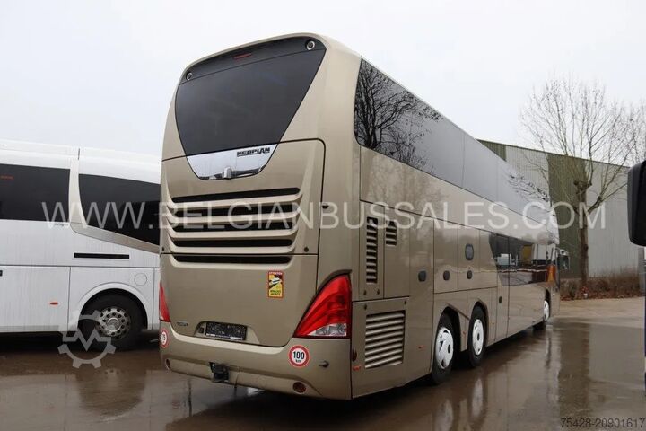 Dubbeldekkers Neoplan Skyliner L