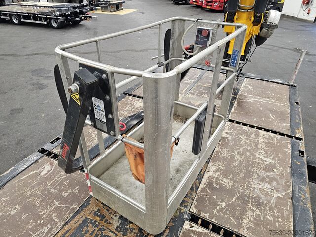 Vinç kamyonu Mercedes-Benz AROCS 3253 8x8 / 65 t/m CRANE + JIB + WINCH / K...