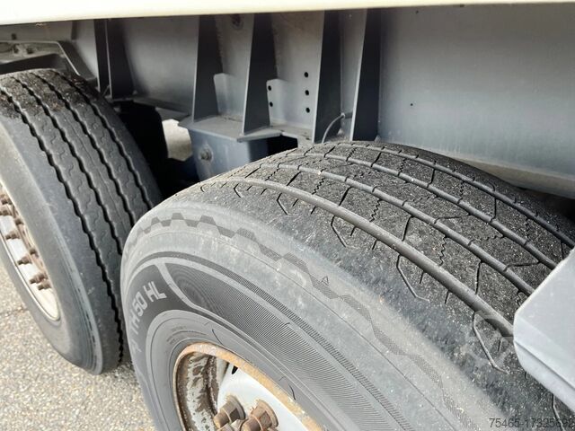 Gekoeld/bevroren transport H.T.F. HZO 39 / Laadklep / Stuuras / SAF-assen