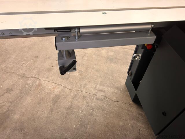 Ferăstrău de masă glisant Altendorf F 45 ElmoDrive