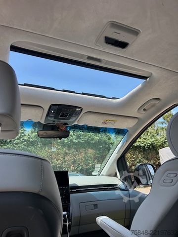 Minibús HYUNDAI STARIA 2.2 CRDi Signature-4WD-Bose-Pano-Voll