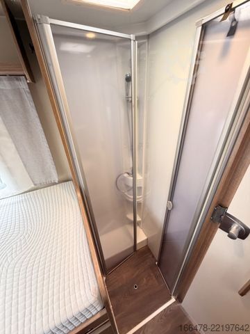 Integrovaný obytný vůz CARADO I 447 *Einzelbetten-Hubbett-Automatik*