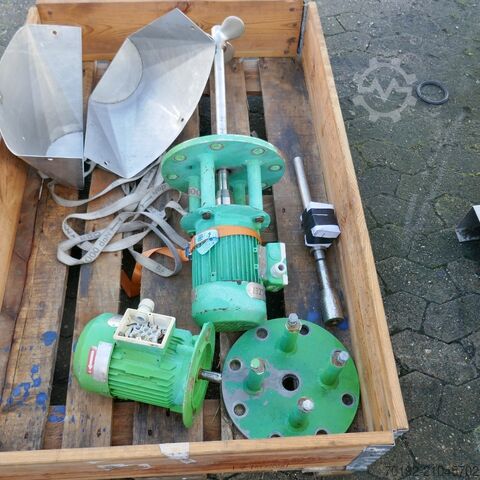 8000 literes, V2A anyagú szigetelt tartály oldalsó propellerkeverővel  9469