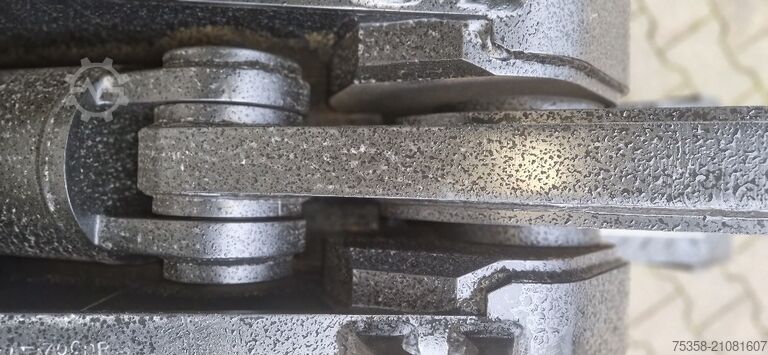 Scrap shear for excavators from 20 tons.  