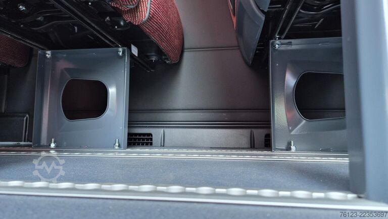 Minibus MERCEDES-BENZ 10 Sprinter Lord Light 22 Sitzer Vorlauffahrzeug