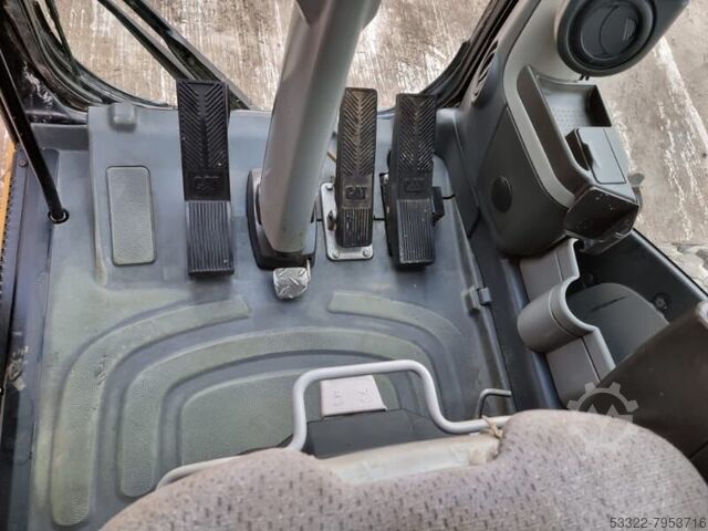 Mobile excavator Caterpillar - Only 4000 hrs! Caterpillar M313D