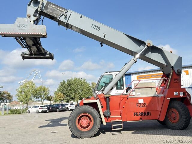 Volle container reachstacker CVS Ferrari F328PB