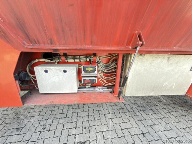 Volle container reachstacker CVS Ferrari F328PB