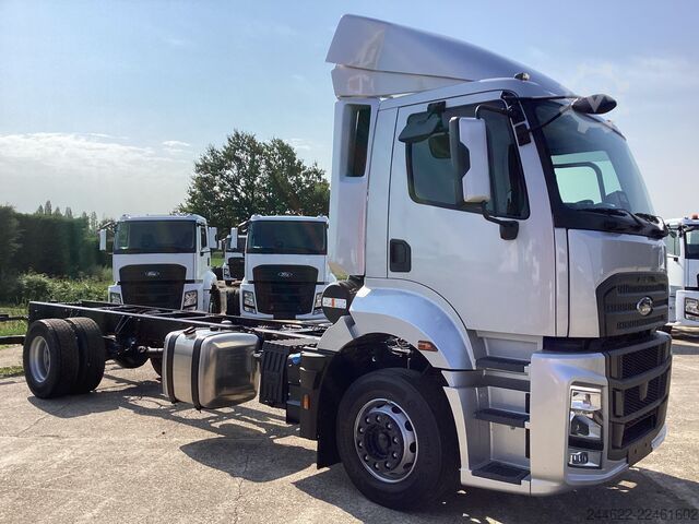 Camion con carrozzeria personalizzata Ford Ford 4x2 Road 1833 Daycab