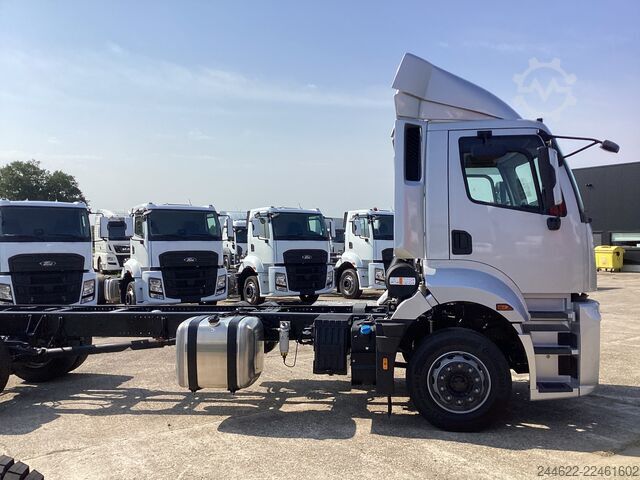 Camion con carrozzeria personalizzata Ford Ford 4x2 Road 1833 Daycab