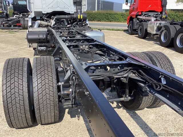 Camion con carrozzeria personalizzata Ford Ford 4x2 Road 1833 Daycab