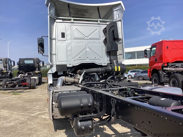 Camion con carrozzeria personalizzata Ford Ford 4x2 Road 1833 Daycab