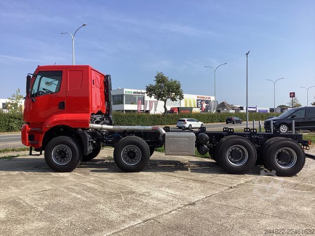 Châssis de camion Ford 8x4 Construction 4145D Low Roof Sleeper