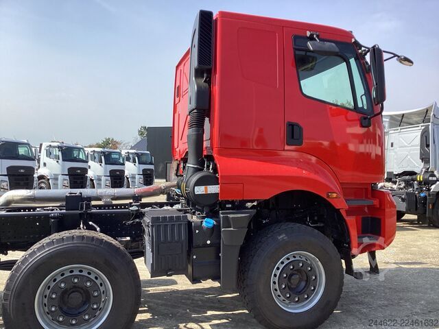 Châssis de camion Ford 8x4 Construction 4145D Low Roof Sleeper