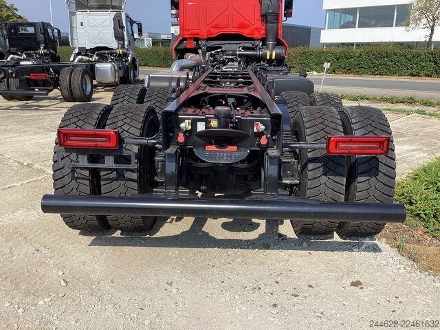 Châssis de camion Ford 8x4 Construction 4145D Low Roof Sleeper