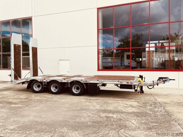 Low loader trailer Möslein TT 31  31 t Tridem- Tieflader 3 Achs, 8 m LadeflächeNeufahrzeug