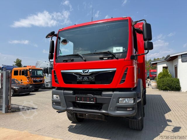Kamion za prevoz pića MAN TGM 13.290 4x4 Getränke/Seitenlader+LBW/Navi
