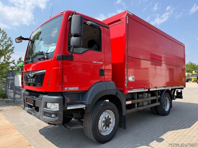 Kamion za prevoz pića MAN TGM 13.290 4x4 Getränke/Seitenlader+LBW/Navi
