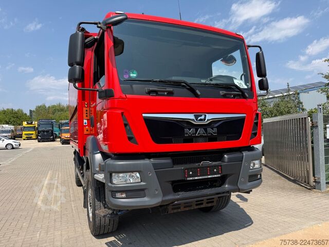 Kamion za prevoz pića MAN TGM 13.290 4x4 Getränke/Seitenlader+LBW/Navi