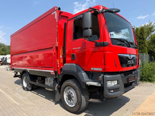 Kamion za prevoz pića MAN TGM 13.290 4x4 Getränke/Seitenlader+LBW/Navi