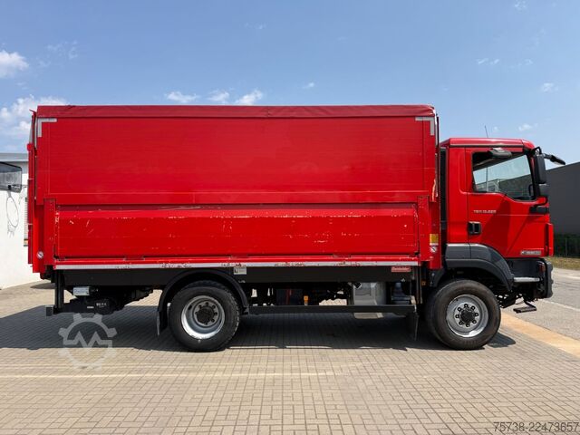 Kamion za prevoz pića MAN TGM 13.290 4x4 Getränke/Seitenlader+LBW/Navi