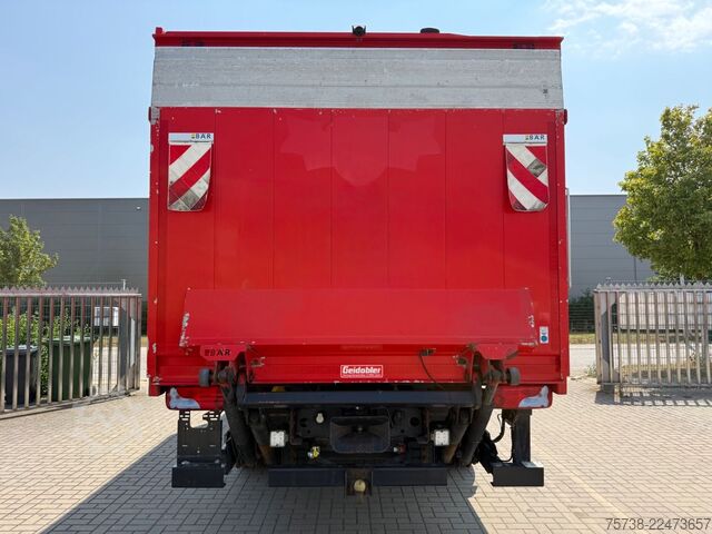 Kamion za prevoz pića MAN TGM 13.290 4x4 Getränke/Seitenlader+LBW/Navi