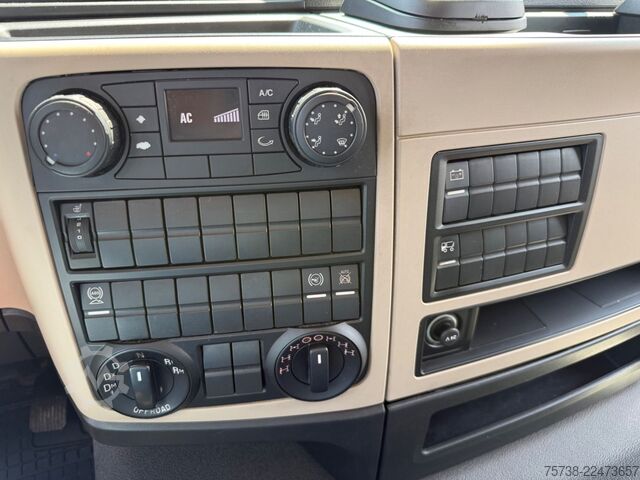 Kamion za prevoz pića MAN TGM 13.290 4x4 Getränke/Seitenlader+LBW/Navi