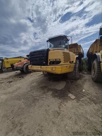 Autocamion cu caroserie tip cutie VOLVO A40E