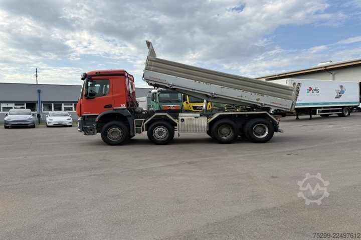 Üç taraflı damperli kamyon Mercedes-Benz Arocs 3243 8x4 Schwarzmüller / Swiss-Vehicle