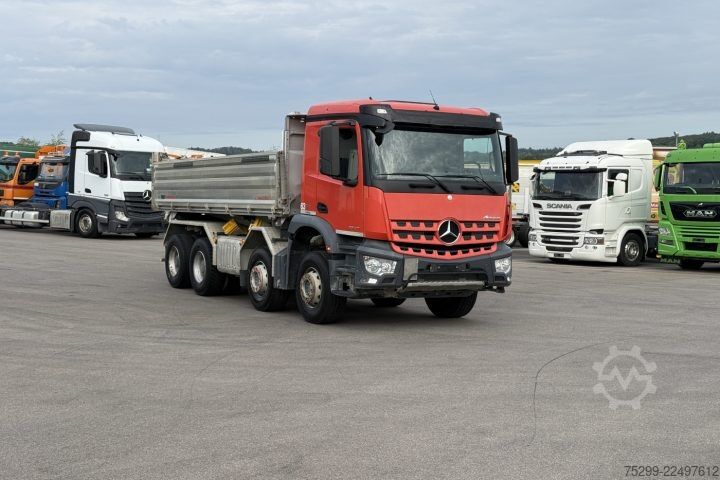 Üç taraflı damperli kamyon Mercedes-Benz Arocs 3243 8x4 Schwarzmüller / Swiss-Vehicle