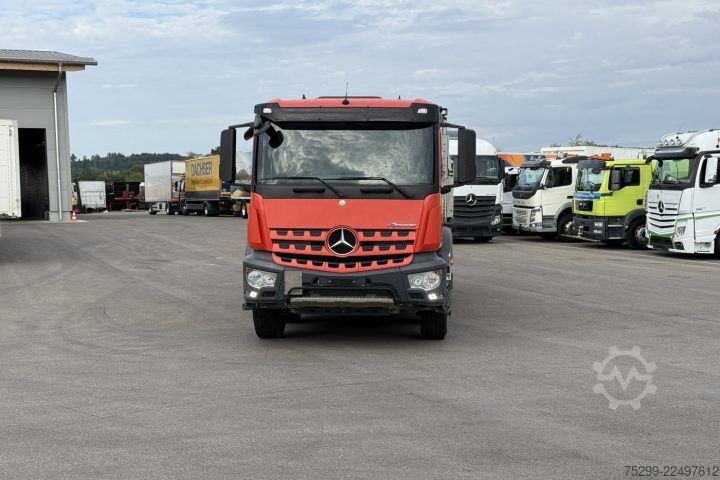 Üç taraflı damperli kamyon Mercedes-Benz Arocs 3243 8x4 Schwarzmüller / Swiss-Vehicle